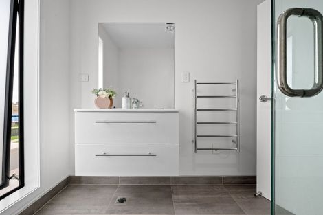 Photo of property in 1/51 Cabourne Drive, Glenview, Hamilton, 3206