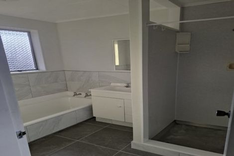 Photo of property in 4 Stroud Way, Newlands, Wellington, 6037