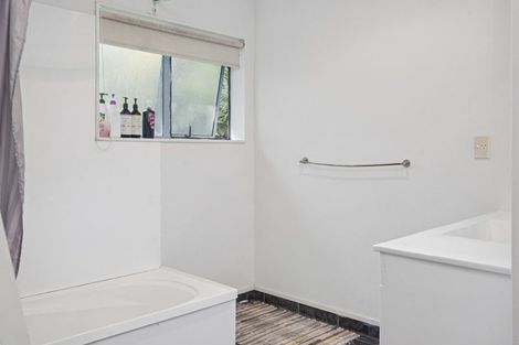 Photo of property in 48 Robinson Avenue, Holdens Bay, Rotorua, 3010