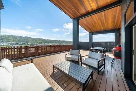 Photo of property in 16 Te Hoiere Street, Aotea, Porirua, 5024