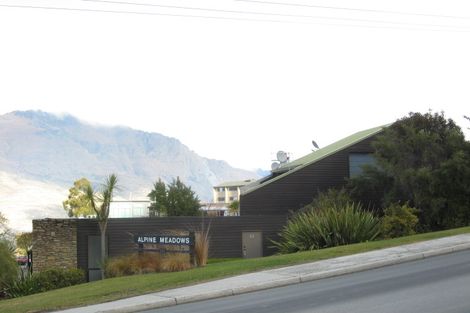 Photo of property in Alpine Meadows Apartments, 135a Fernhill Road, Fernhill, Queenstown, 9300