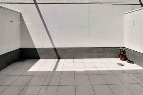 Photo of property in Las Olas De Cuba, 4/35 Torrens Terrace, Mount Cook, Wellington, 6011