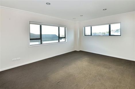 Photo of property in 16 Fernhill Way, Oteha, Auckland, 0632