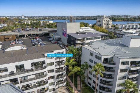 Photo of property in 3a/171 Hurstmere Road, Takapuna, Auckland, 0622