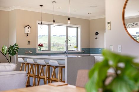 Photo of property in 17 Dusky Crescent, Aotea, Porirua, 5024