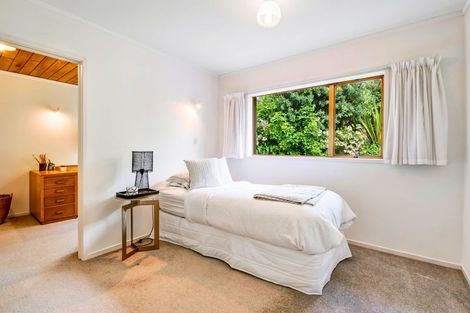 Photo of property in 10 Chelverton Terrace, Red Beach, 0932