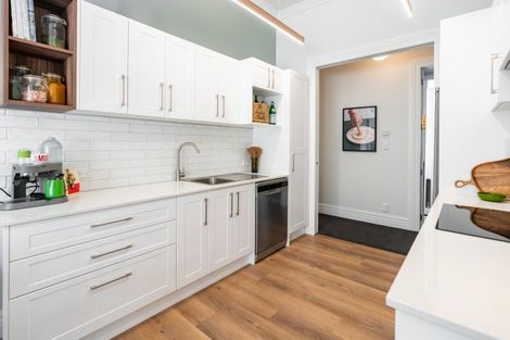 Photo of property in 18 Portland Crescent, Thorndon, Wellington, 6011