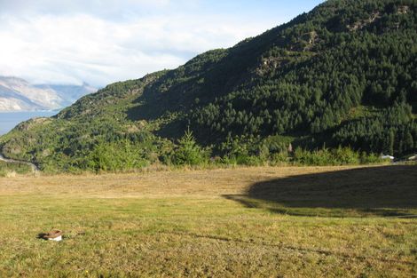 Photo of property in 6 Miller Place, Sunshine Bay, Queenstown, 9300