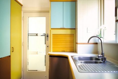 Photo of property in Sunhaven Flats, 262 Oriental Parade, Oriental Bay, Wellington, 6011