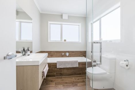 Photo of property in 101 Karepiro Drive, Stanmore Bay, Whangaparaoa, 0932