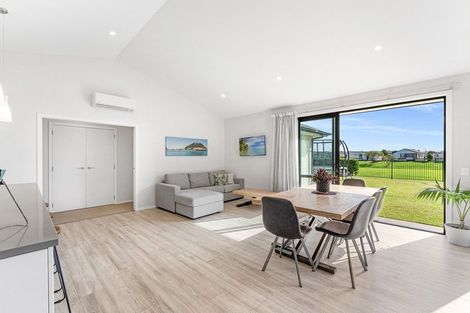 Photo of property in 35 Harding Drive, Papamoa Beach, Papamoa, 3118