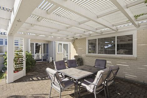 Photo of property in 1 Maple Lane, Waikanae, 5036