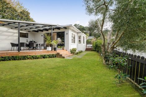 Photo of property in 15 Bracken Street, New Plymouth, 4310