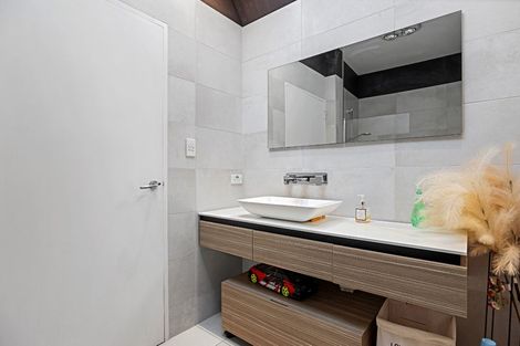 Photo of property in 1/195b Wairakei Road, Bryndwr, Christchurch, 8053