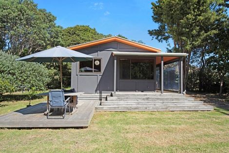 Photo of property in 15 Catley Road, Te Horo, Otaki, 5582