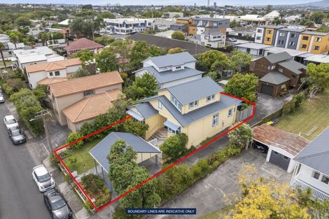 Photo of property in 1/6 Valley Road, Northcote, Auckland, 0626