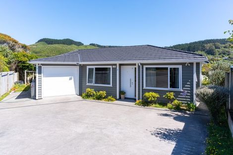 Photo of property in 10 Larsen Crescent, Tawa, Wellington, 5028