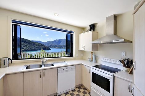Photo of property in 20 Worlds End Road, Tennyson Inlet, 7195