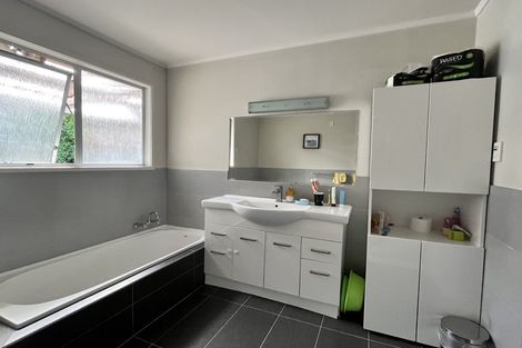 Photo of property in 25 Halberg Street, Glenfield, Auckland, 0629