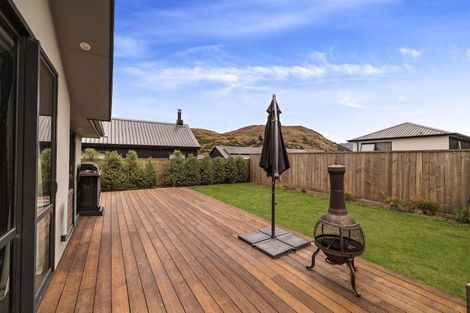 Photo of property in 17 Cheviot Street, Jacks Point, 9371