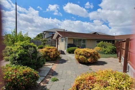 Photo of property in 77 Memorial Avenue, Ilam, Christchurch, 8053