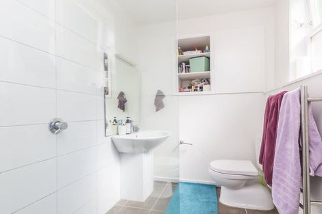 Photo of property in 27 Garden Road, Northland, Wellington, 6012