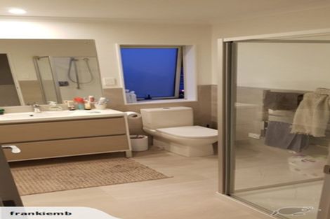 Photo of property in 10 Manutewhau Road, Massey, Auckland, 0614