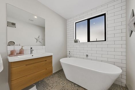 Photo of property in 188 Travis Road, New Brighton, Christchurch, 8083