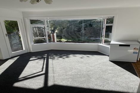 Photo of property in 6 Churton Drive, Churton Park, Wellington, 6037