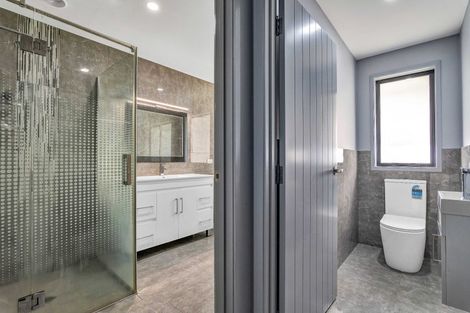 Photo of property in 2 Frederick Place, Whalers Gate, New Plymouth, 4310