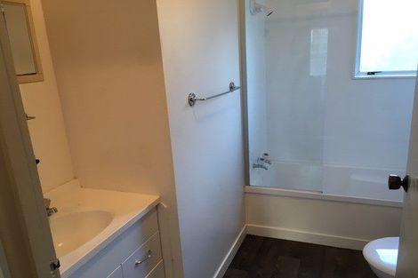 Photo of property in 5 Meadowvale Rise, Titirangi, Auckland, 0604