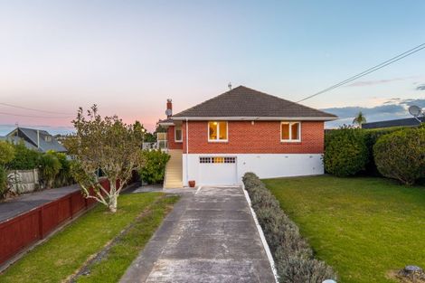 Photo of property in 1/53 Uxbridge Road, Mellons Bay, Auckland, 2014