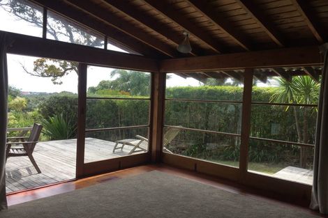 Photo of property in 15b Second Avenue, Stanley Point, Auckland, 0624