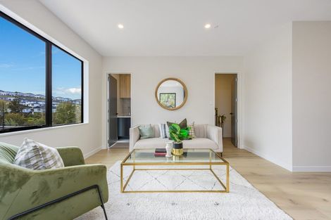 Photo of property in 128 Skulander Crescent, Orewa, 0931