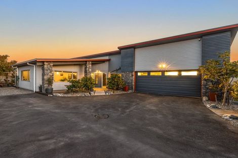 Photo of property in 6a Queenwood Road, Levin, 5510