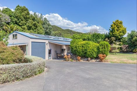 Photo of property in 40 Manakau Heights Drive, Manakau, Otaki, 5583