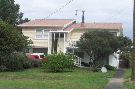 Photo of property in 2/8 Sunnyfield Crescent, Glenfield, Auckland, 0629