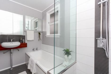Photo of property in 10 Carlton Terrace, Westown, New Plymouth, 4310