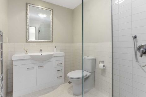 Photo of property in 2a/7 Frieston Road, Milford, Auckland, 0620