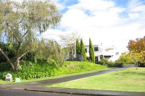 Photo of property in 8 Burford Place, Mellons Bay, Auckland, 2014