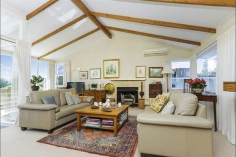Photo of property in 154 Bleakhouse Road, Mellons Bay, Auckland, 2014