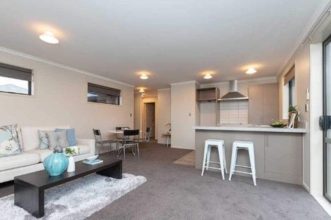 Photo of property in 108u5 Old Farm Road, Hamilton East, Hamilton, 3216