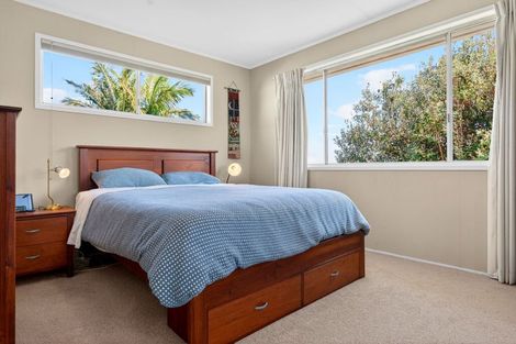 Photo of property in 1 Brunton Place, Glenfield, Auckland, 0629