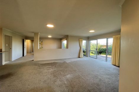 Photo of property in 14 Springtide Place, Red Beach, 0932