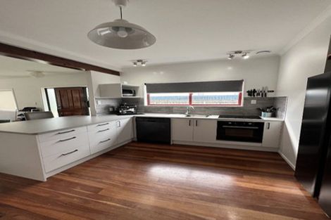 Photo of property in 27 Golf Road, Paraparaumu Beach, Paraparaumu, 5032