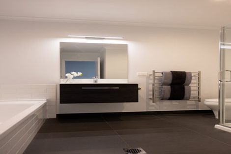 Photo of property in 10 Alexander Willis Crescent, Hobsonville, Auckland, 0616