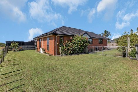 Photo of property in 33 Ocean View Rise, Ruakaka, 0116