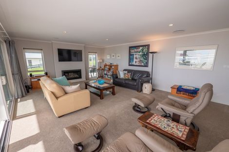 Photo of property in 6 Christine Drive, Coopers Beach, 0420