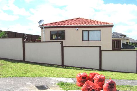 Photo of property in 29 Highgrove Lane, Totara Vale, Auckland, 0632