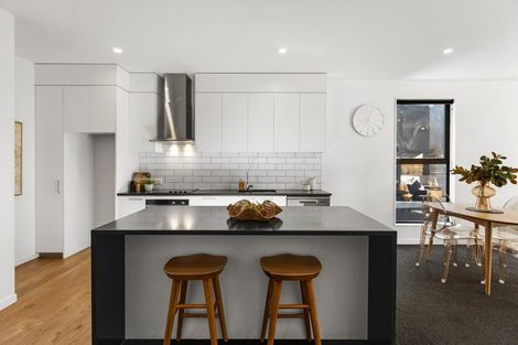 Photo of property in 2/20 Trent Street, Island Bay, Wellington, 6023